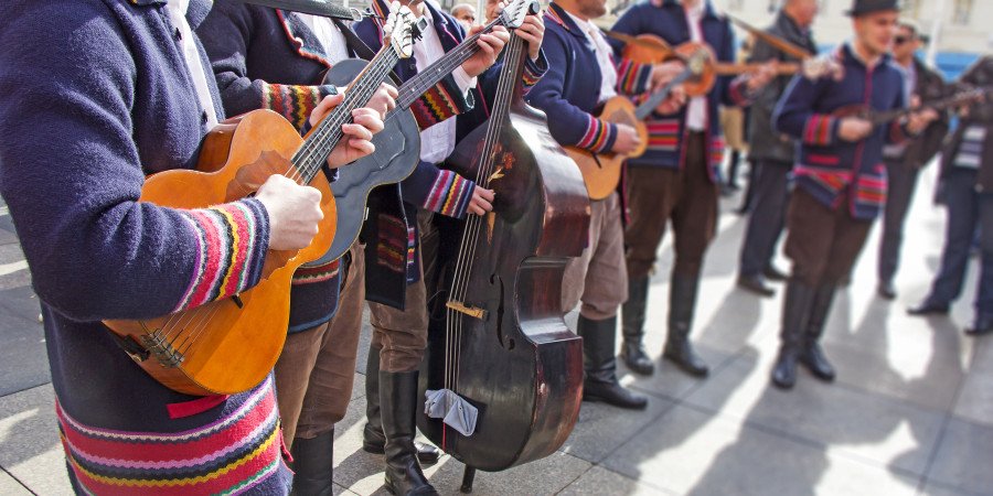 Musicisti in abito tradizionale